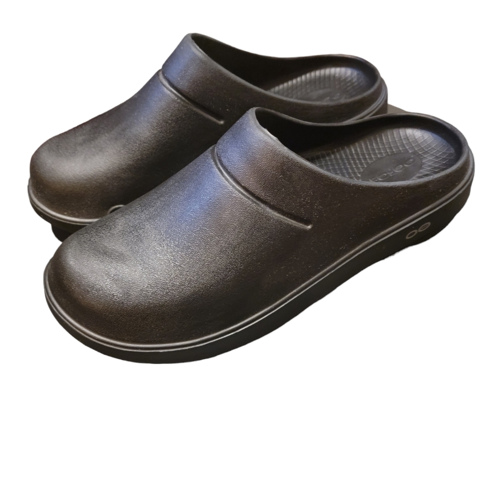 Oofos brand black clog.  Size 10.